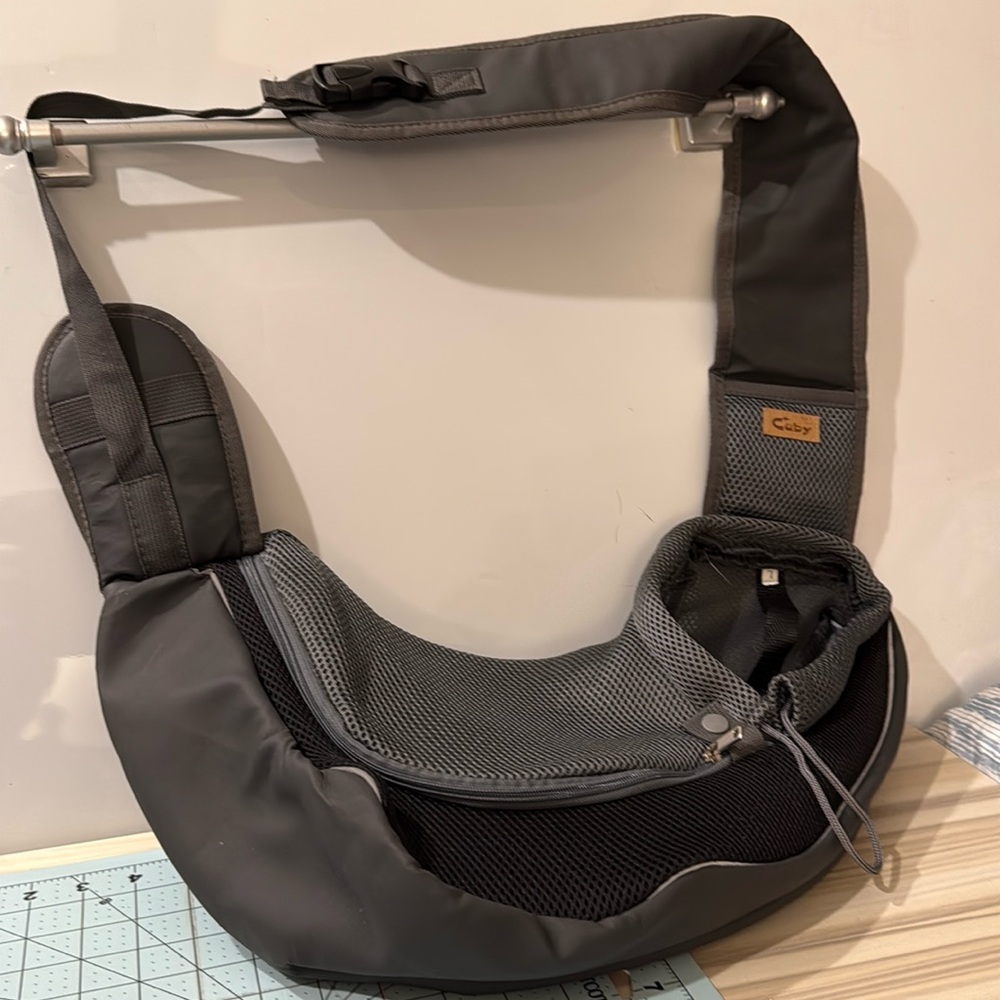 Medium Cuby pet sling carrier